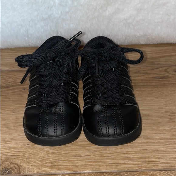 K-Swiss Kids Black Sneakers - Picture 2 of 7